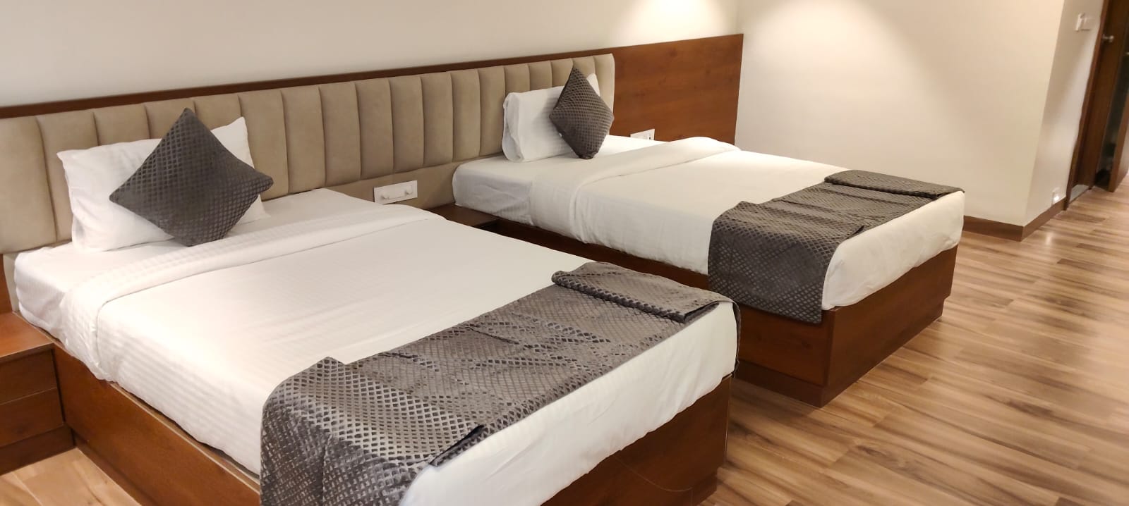 Twin Beds Banner